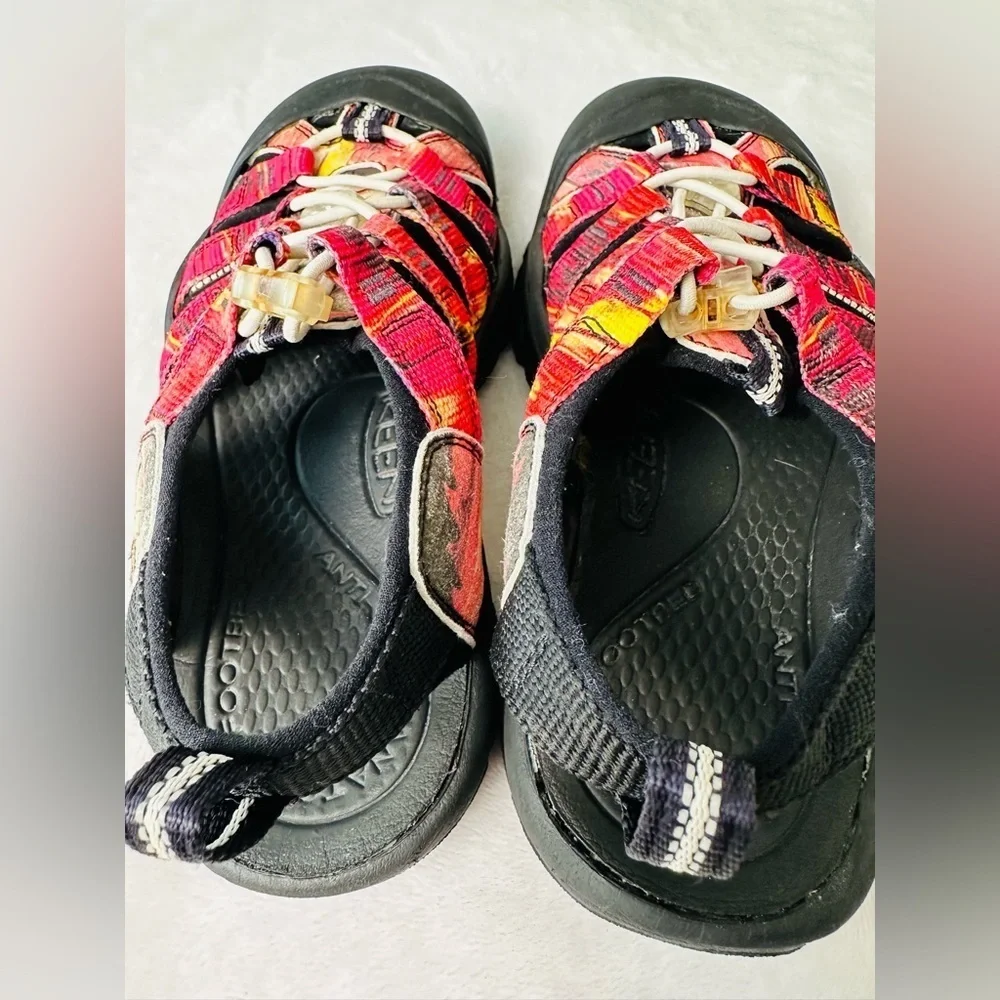 Keen Women’s Newport Retro Sandals Size 6